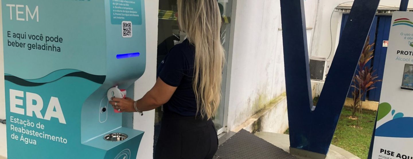Estações de Reabastecimento de Água (ERAs) da Iguá em Miguel Pereira já evitaram descarte de mais de 4.500 garrafas pet